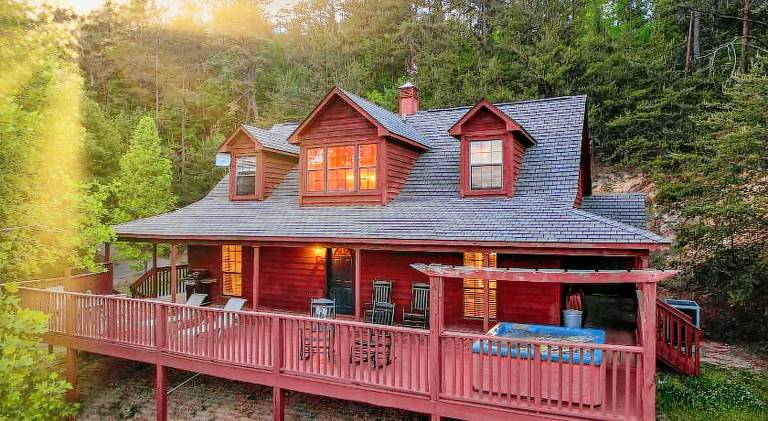 House with jacuzzi in Sevierville, TN