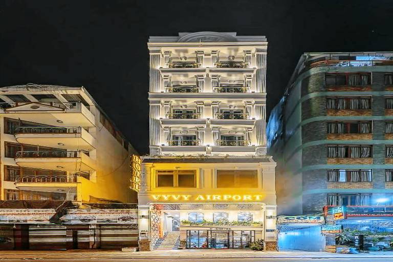 Cozy Superior Double Airport Adjacent Comfort