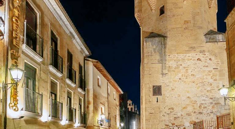 Luxor Torre del Clavero Apartments in Salamanca