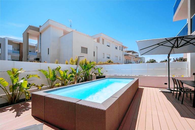 Family-oriented lovely vacation home with yard, private pool & fast internet | Garden view | Dogs allowed — photo 2