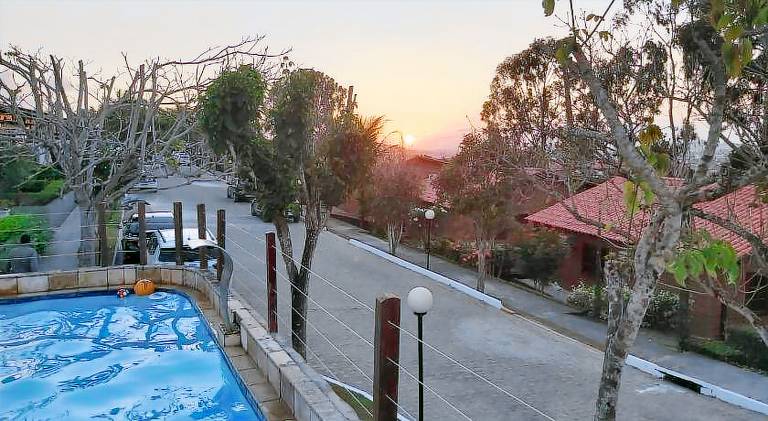 Ample vacation home with pool | Pet-friendly — photo 3