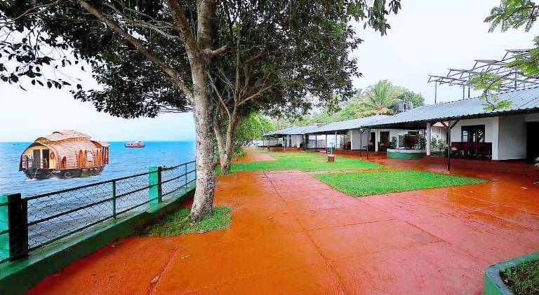 ILLIKKALAM Lakeside Cottages Kumarakom Kerala