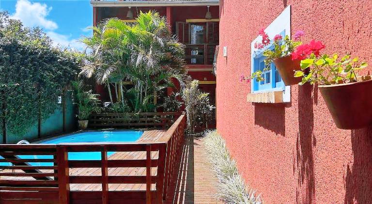 Vacation home with pool & yard — photo 3