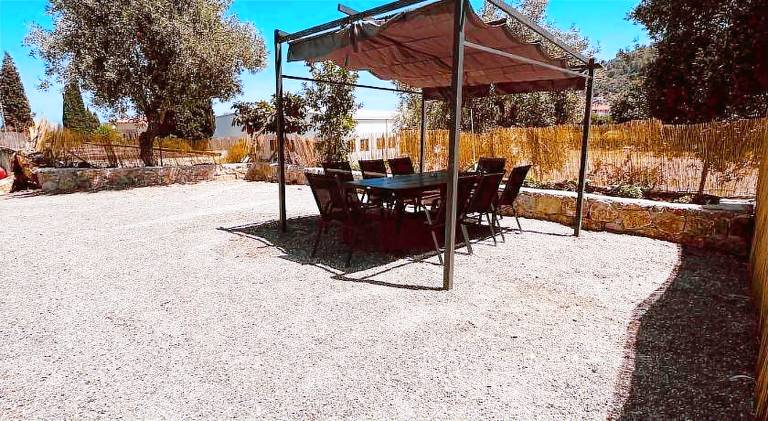 Holiday apartment with barbecue, yard & patio — photo 5