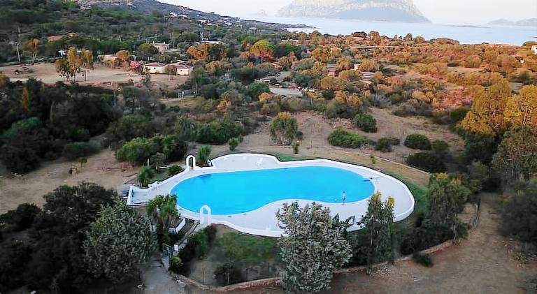 House with pool — photo 4