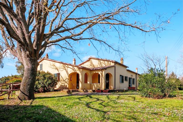 Farmhouse "Rosaspina - Appartamento 1" with Shared Garden & Shared Pool — photo 2