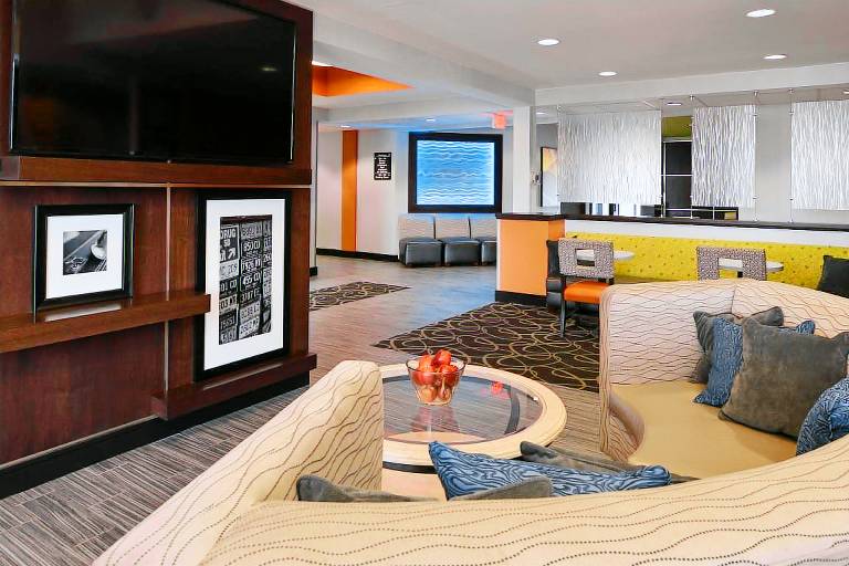 Hampton Inn Springfield — photo 2