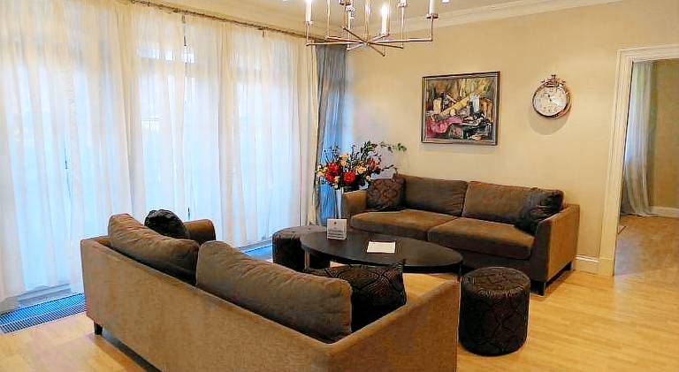 Serviced apartment with yard, barbecue & patio — photo 3