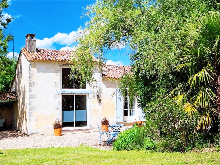 Beautiful vacation home with terrace, BBQ & garden | Pet-friendly — photo 3