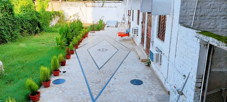 Villa with garden — photo 4