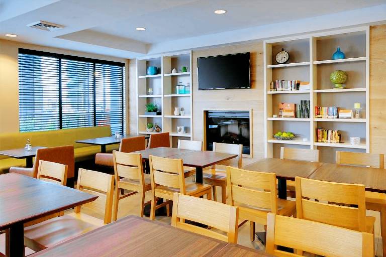 Country Inn & Suites by Radisson, Frederick, MD — photo 3