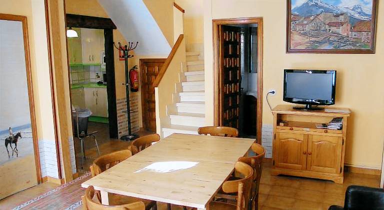 House with patio & grill — photo 3