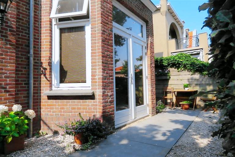 Vacation home with patio — photo 2