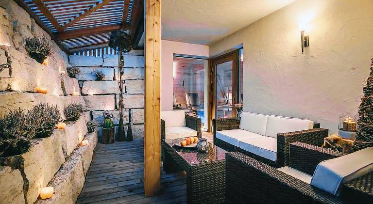 Serviced apartment with patio, pool & garden | Pet-friendly — photo 4