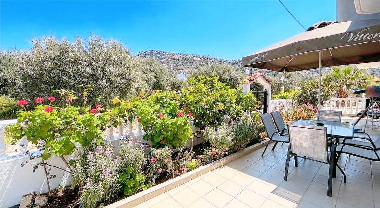 Fully equipped beautiful vacation home with BBQ, garden & patio | Pets are welcome — photo 2