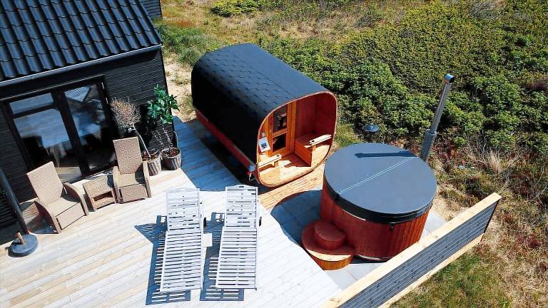 Vacation home with hot tub, patio & grill — photo 3