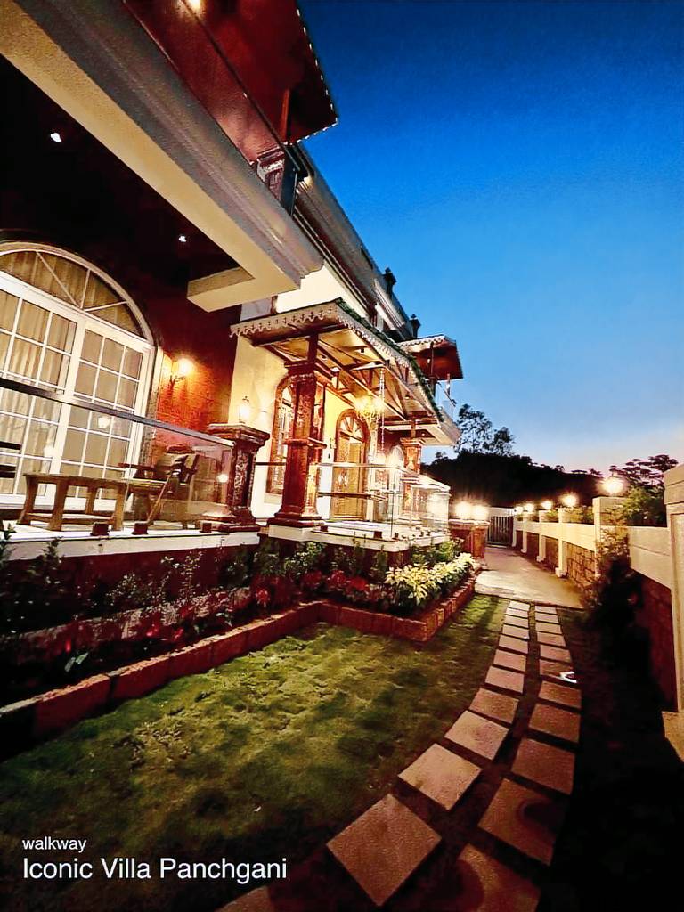 Villa with terrace, pool & yard | Pets allowed — photo 2