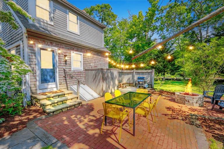 Cape Cod Haven: Cozy Home Near Gray's Beach in Massa
