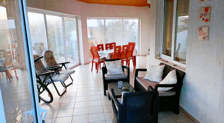 House with patio, garden & barbecue — photo 3