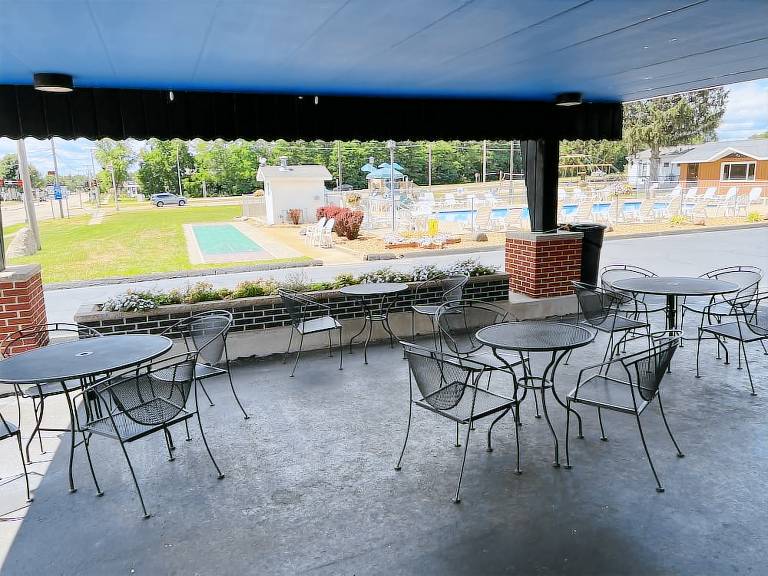 Motel  Lake Delton