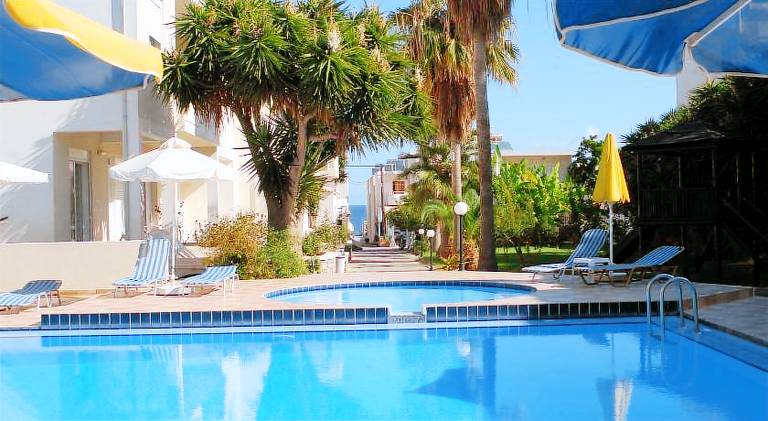 Serviced apartment with garden, pool & terrace — photo 2