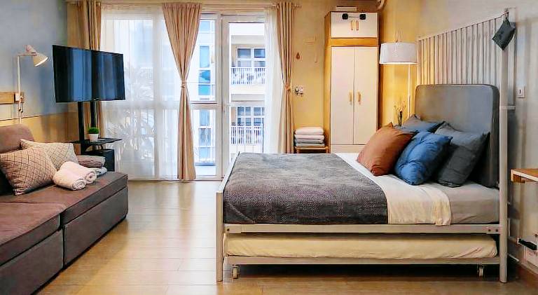12e Spacious Cozy Suite at The Venice Mall with FREE Parking and Washing Machine in Taguig