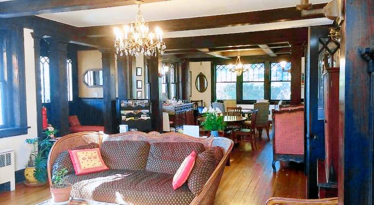 Oakland Cottage Bed and Breakfast — photo 3