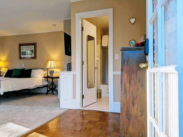 Bed & Breakfast  Greenwich