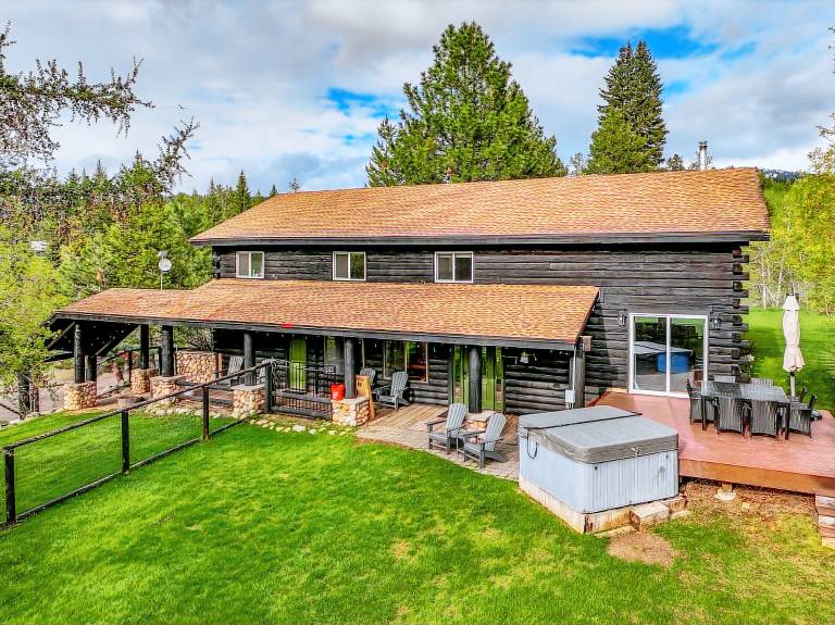 Black Fork Lodge - Beautiful log home on 2.5 acres with trailer parking and panoramic views — photo 5