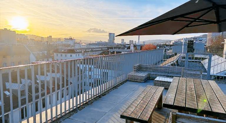 Modern apartment next to Zurich HB with roof terrace — photo 4