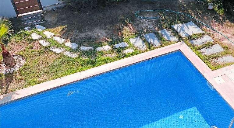 Villa with barbecue, patio & garden in Cesme