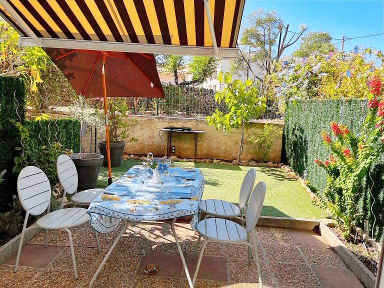 Rental apartment with terrace, barbeque & garden — photo 2