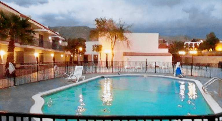 Serviced apartment with pool — photo 3