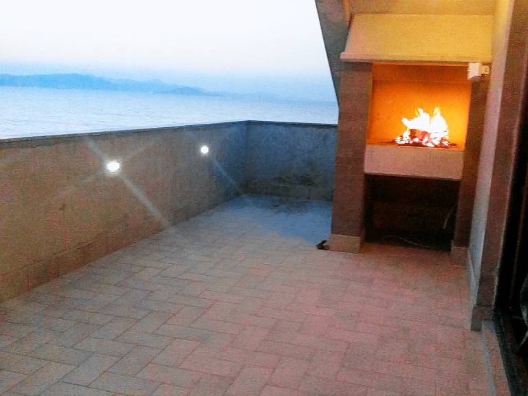 Rental apartment with yard, barbeque & terrace — photo 4