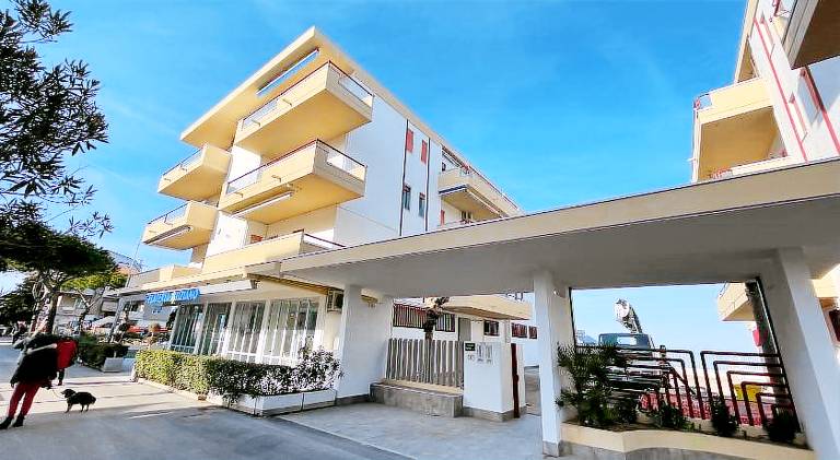 Apartment with terrace — photo 3