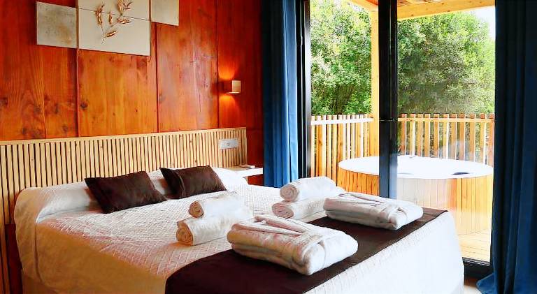 Cabanas Compostela - Cabana Pedroso con banera de hidromasaje in Santiago de Compostela
