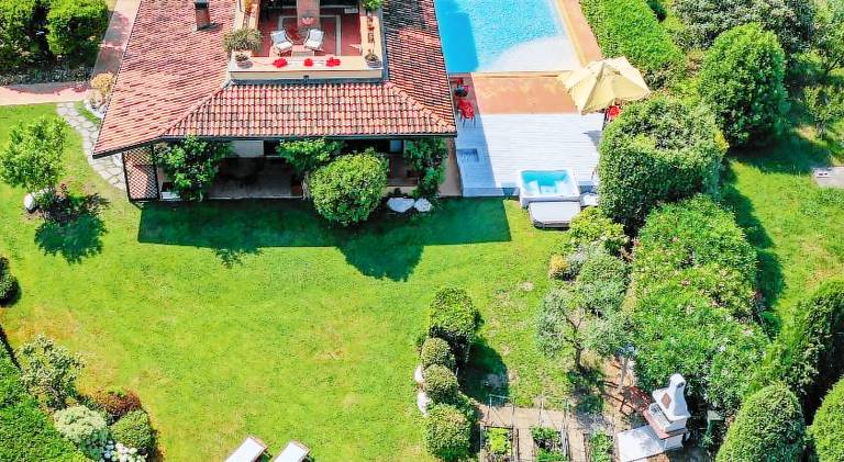 Villa Artemisia Luxury, Pool & Jacuzzi, 300m from Lake Garda in Manerba del Garda