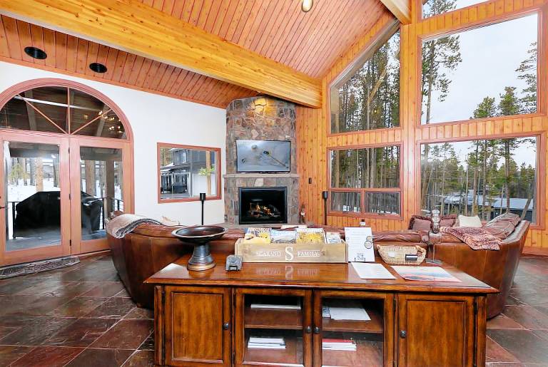 Trailside Lodge: Ski-in/Ski-out! Private Hot Tub, Pool Table, Gas Grill — photo 5