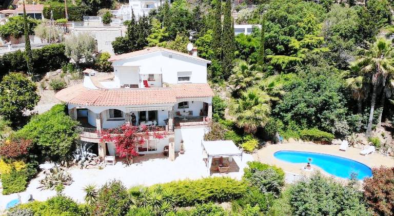 Villa with terrace, garden & barbeque | Suitable for remote work in Lloret de Mar