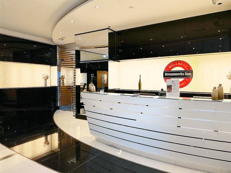Vacation home with garden, patio & private pool | Next to Burj Khalifa | Suitable for remote work — photo 3