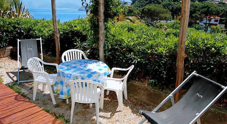 Serviced apartment with garden & patio | Close to the beach | Pets allowed — photo 5