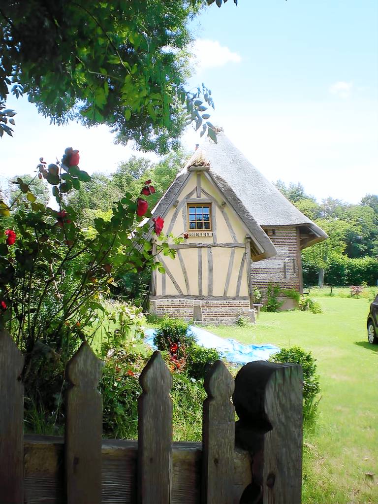 Vacation home with yard | Garden view — photo 3