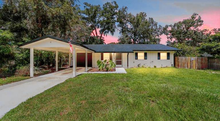 House with 1 room for 8 persons in Ocala, FL