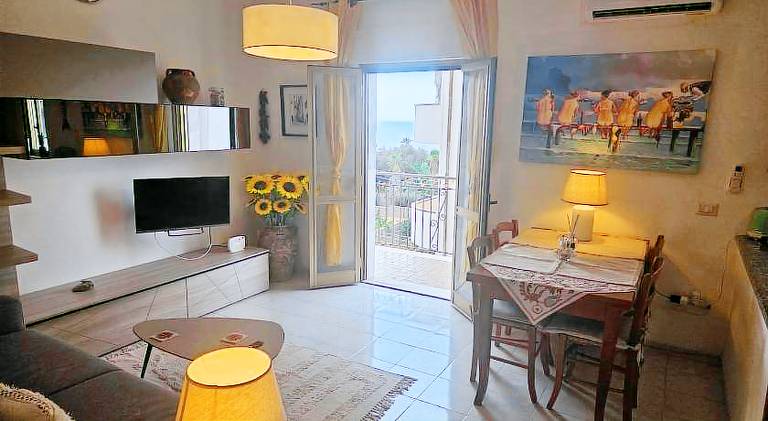 Apartment with patio | Next to the beach | Pets are welcome in Tropea