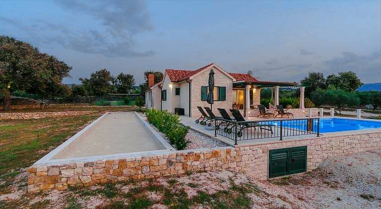 Charming vacation home with pool, patio & BBQ | Pets are welcome — photo 4