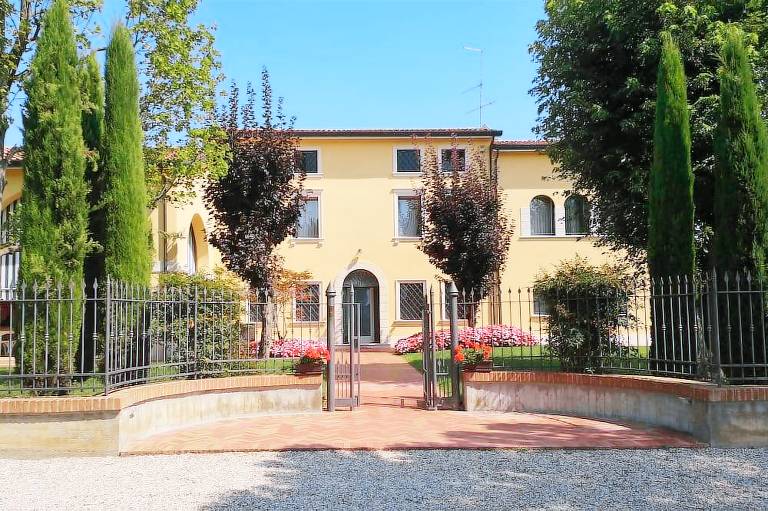 Pensione Cavalcaselle