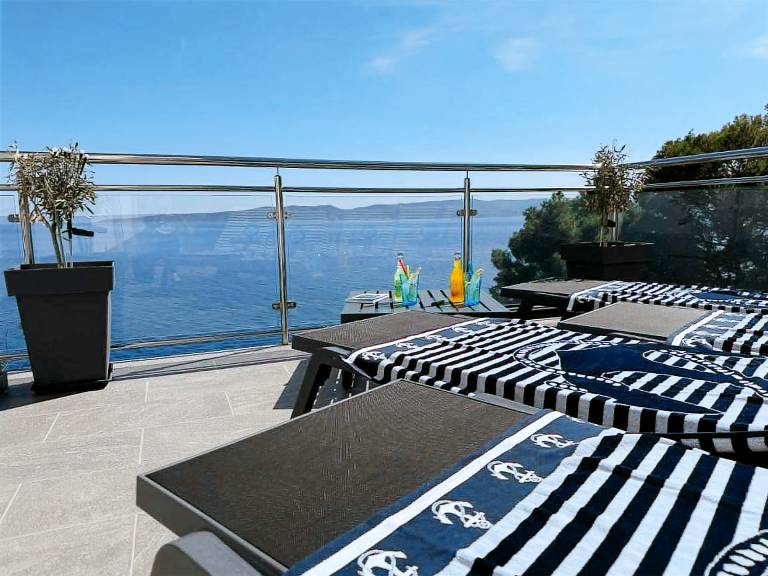 Holiday apartment with patio & BBQ — photo 3