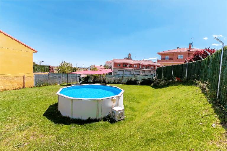 Holiday park with BBQ, yard & private pool | Mountain view — photo 3