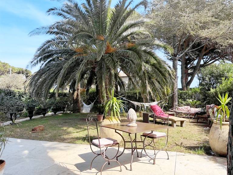 Beautiful Villa 50m from Beach, Shops, with Garden and Terrace — photo 4
