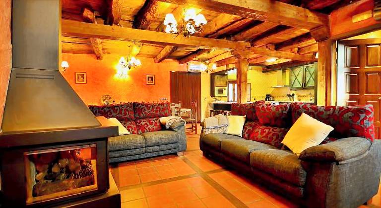 House with barbecue, patio & yard | Pet-friendly in Valladolid